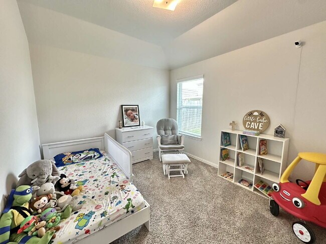 Building Photo - Charming 4-Bedroom Retreat with Granite Accents & Hardwood Elegance in Alvin!