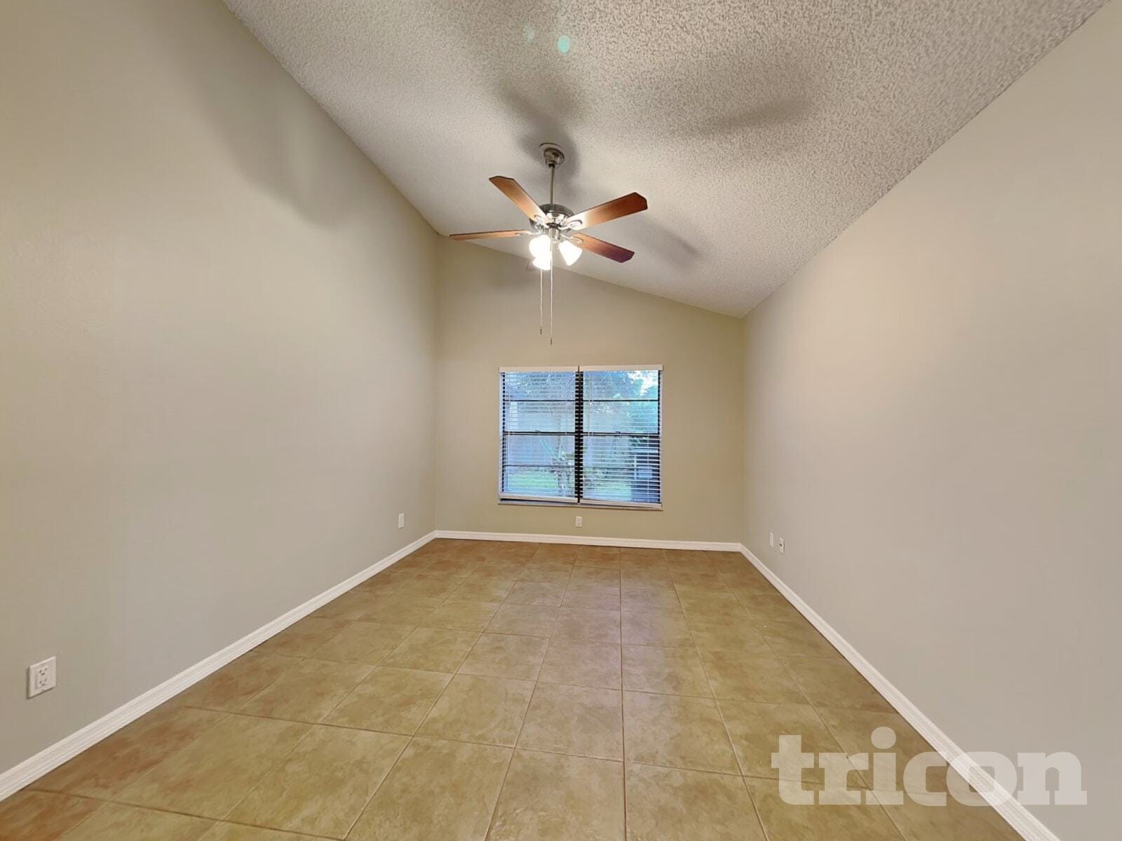 Building Photo - 419 E Springtree Way