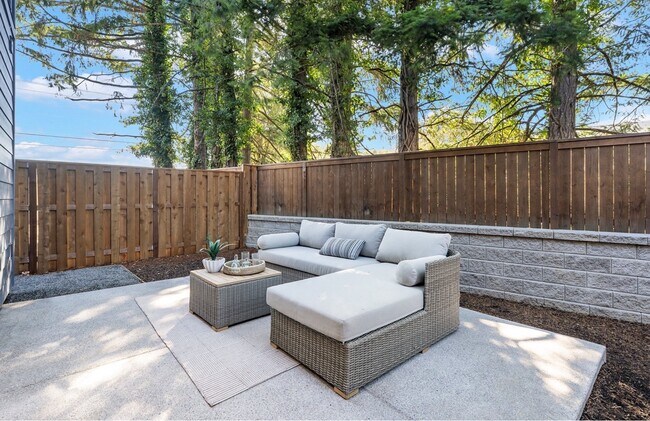 Building Photo - 15628 NW Raywood Ln