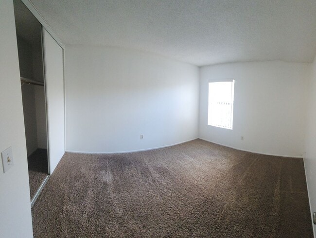 Building Photo - West End Ventura 3 bedroom townhome with attached garage and spacious yard