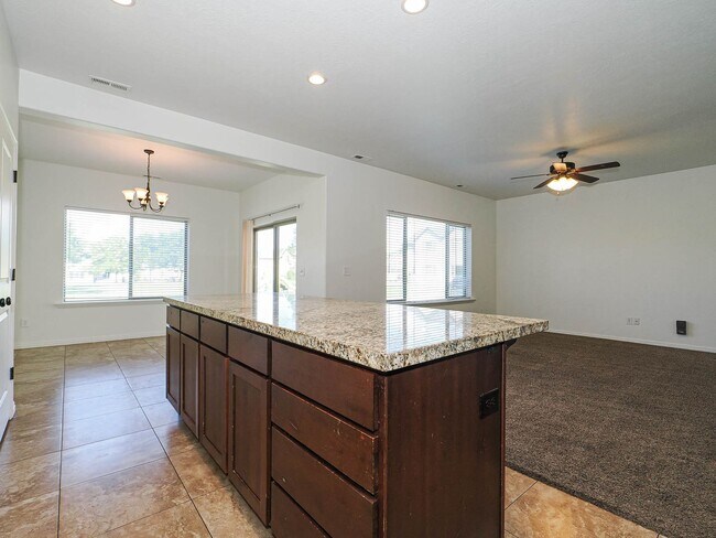 Building Photo - Beautiful 3-Bed, 2-Bath Townhome in Americ...