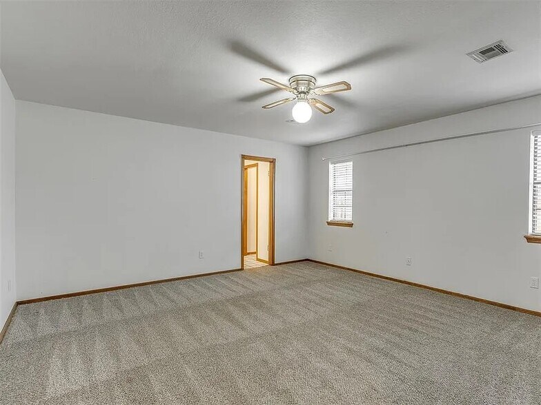 Building Photo - 3609 Hampton Ct