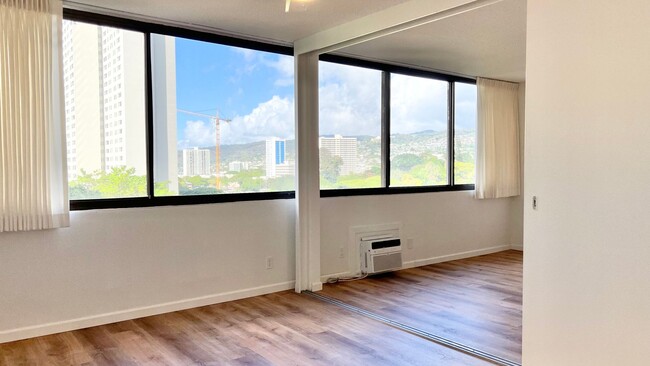 Building Photo - BEAUTIFULLY RENOVATED 1 BEDROOM UNIT IN DO...