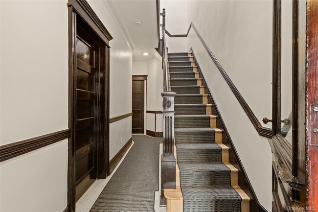 Building Photo - 61-33 Palmetto St