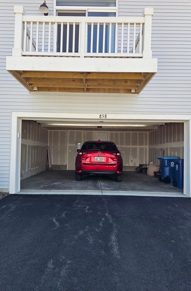 Building Photo - 858 Finley Dr