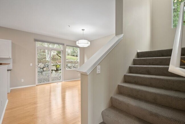 Building Photo - AIR CONDITIONED Townhome in Beautiful Summ...