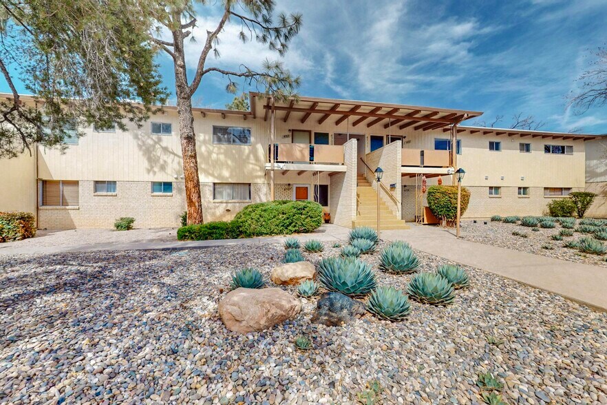 apartment is ground-floor unit in a small apartment building - 4715 Marquette Ave NE