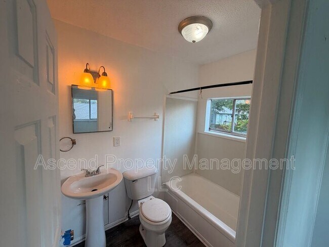 Building Photo - 508 Buckley St