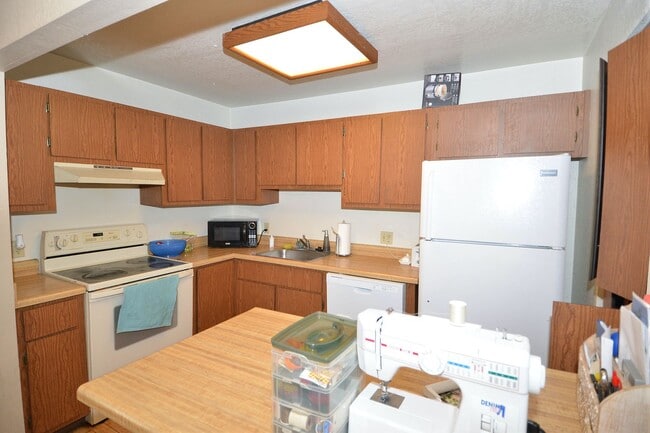 Building Photo - University Meadows Condo For Rent