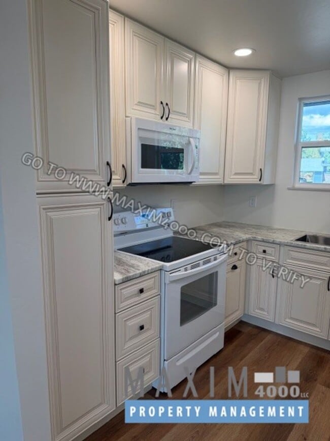 Building Photo - 2721 Patterson Rd