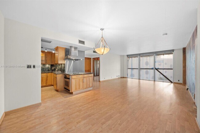 Primary Photo - 3301 NE 5th Ave