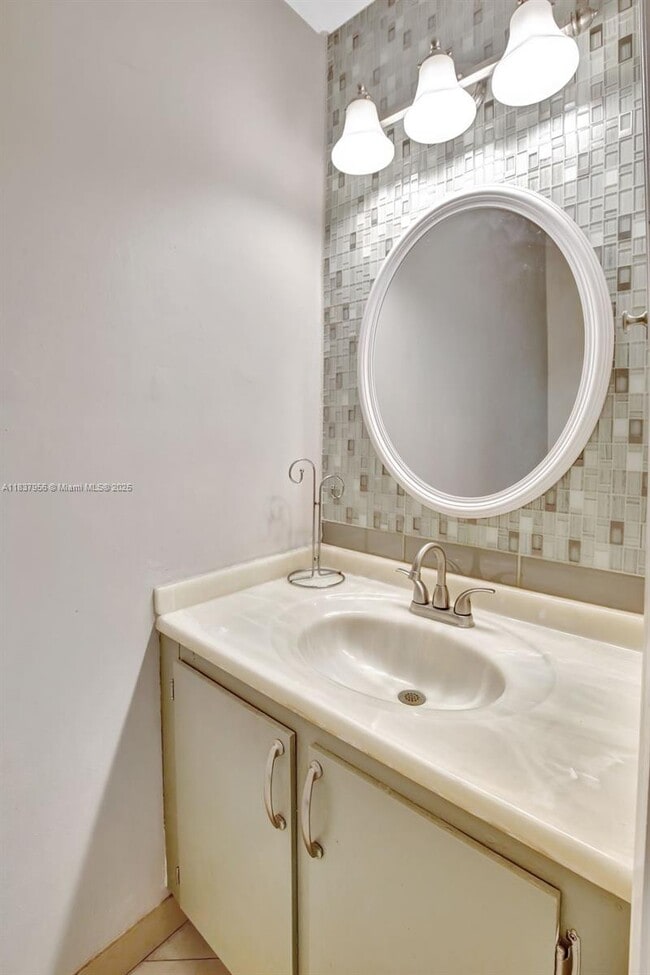 Building Photo - 484 Westree Ln