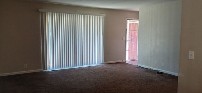 Building Photo - Tabor Oaks