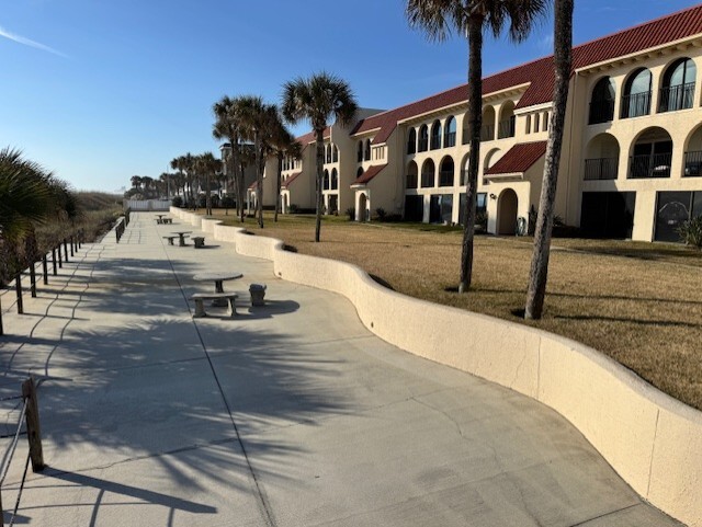 Building Photo - 10 10th St