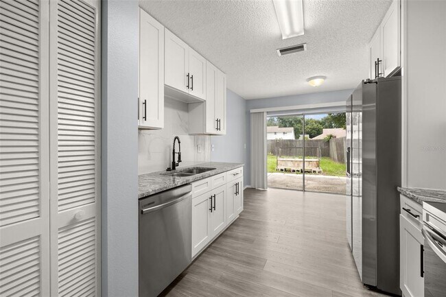 Building Photo - 3257 Laurel Dale Dr