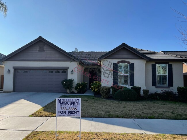 Primary Photo - Beautiful Northwest Visalia home with sola...