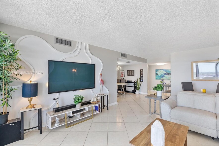 Building Photo - 18031 Biscayne Blvd