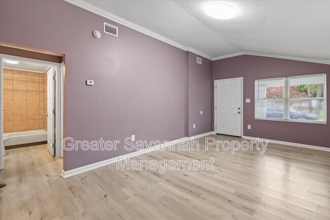 Building Photo - 705 W 47th St