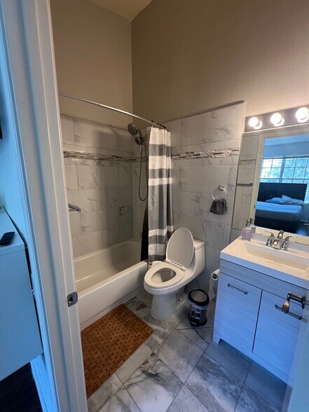 Building Photo - 1132 Kennewick Ct