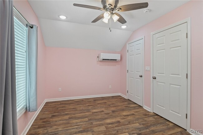 Building Photo - 13 E Edgewater Dr