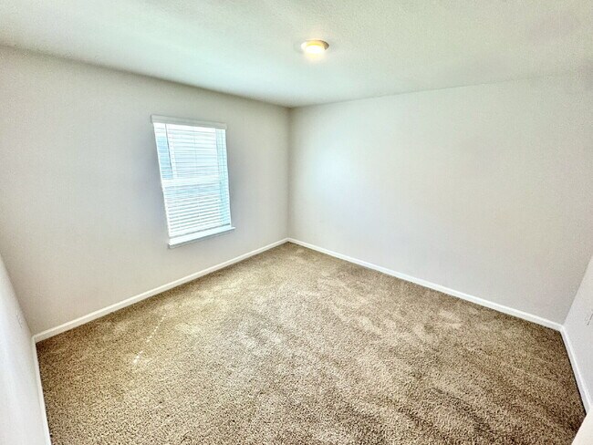 Building Photo - New rental in Brighton Oaks! Conveniently located off Hwy 231, this community conveniently close ...