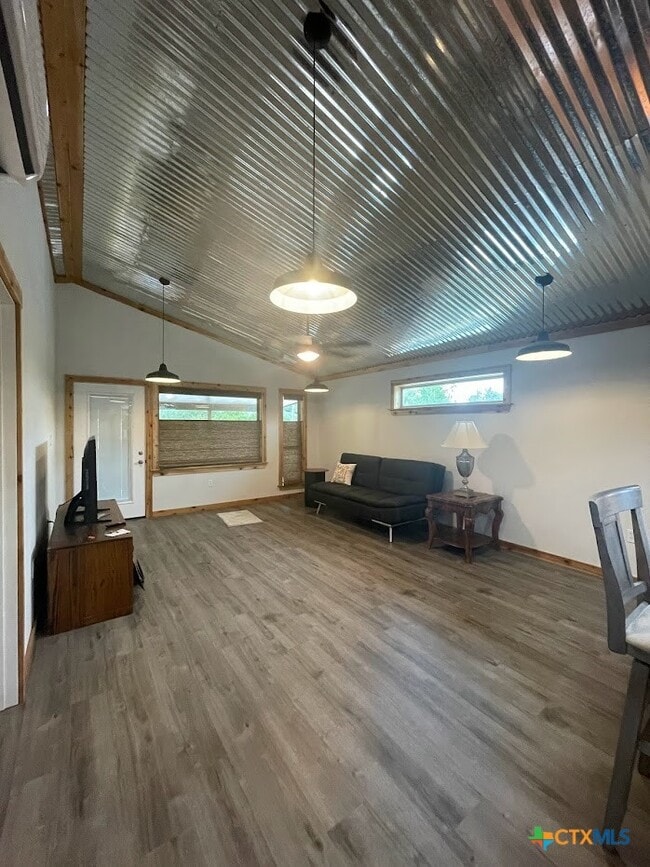 Building Photo - 789 Regina Dr