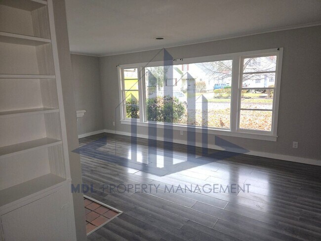 Building Photo - Gorgeous and Cozy 3 bed in Saginaw, Available now!