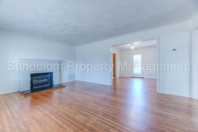 Building Photo - For Lease | Tulsa | Available Now!