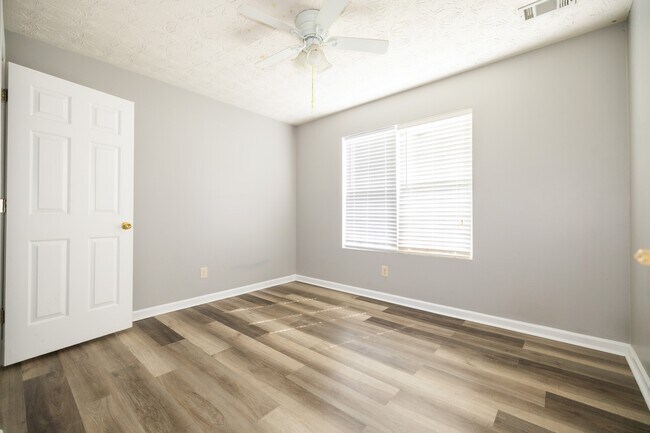 Building Photo - 599 Rivulett Ct