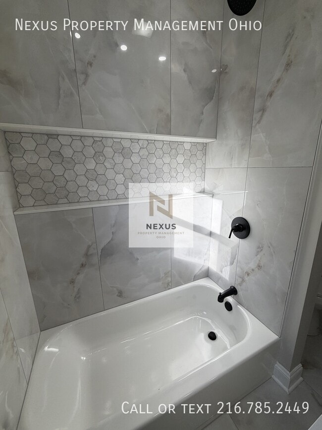 Building Photo - 843 E 232nd St