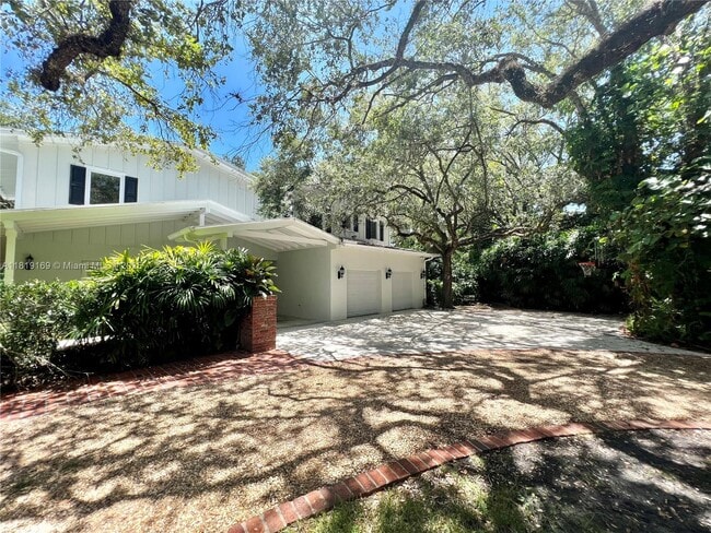 Building Photo - 6150 SW 92nd St