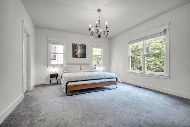 Building Photo - 3-bedroom, 2.5-bath rental home located in Nashville’s vibrant, 12 South!