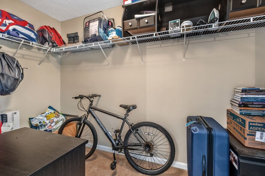 Building Photo - 1345 Bell Rd