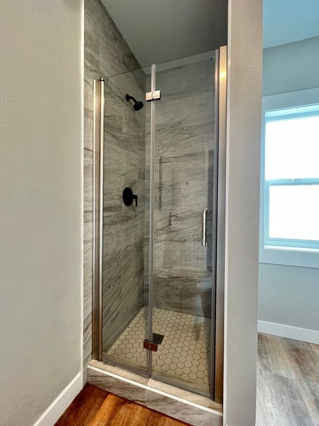 Building Photo - Dodge Ct (KC-AM)