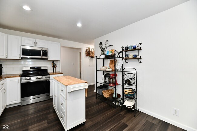 Building Photo - 1924 Mansfield St