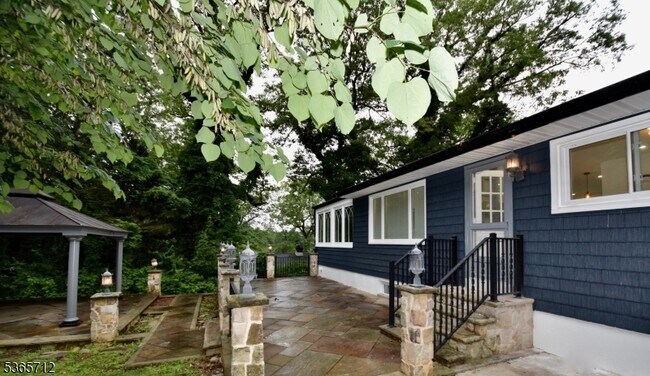 Building Photo - 53 Pine Grove Rd