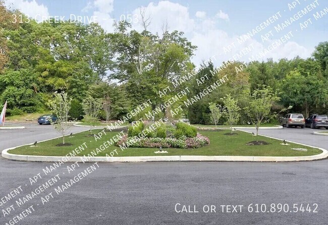 Building Photo - 313 Creek Dr
