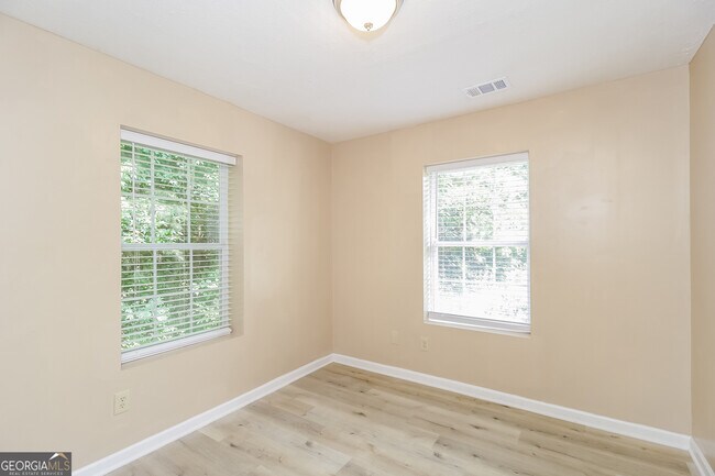 Building Photo - 571 Cardell Cir SE
