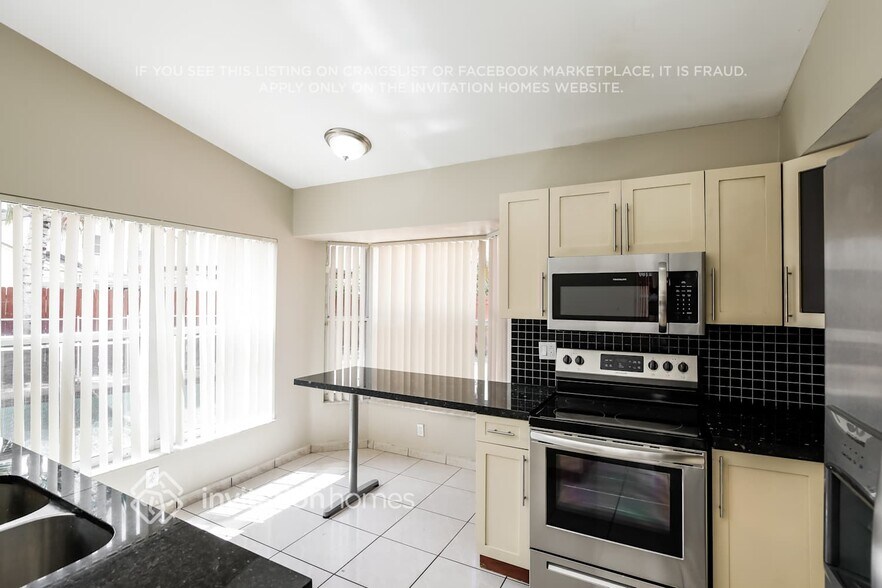Building Photo - 7845 SW 161st Ave