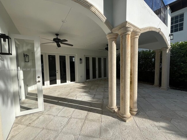 Building Photo - 2422 S Miami Ave
