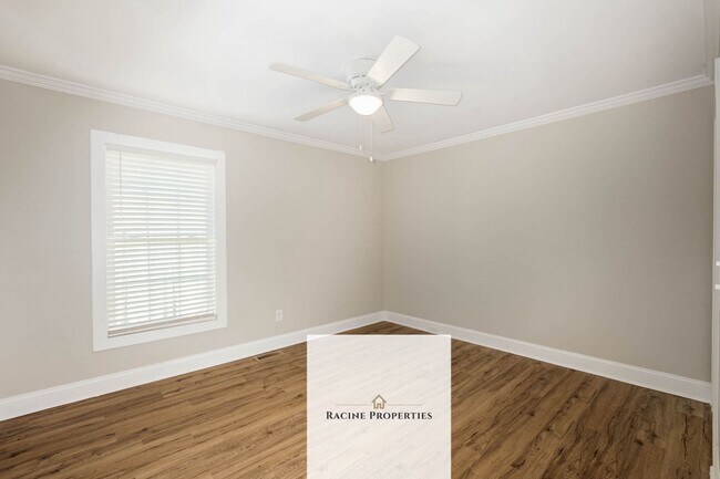 Building Photo - Charming Three Bedroom in Greer, SC