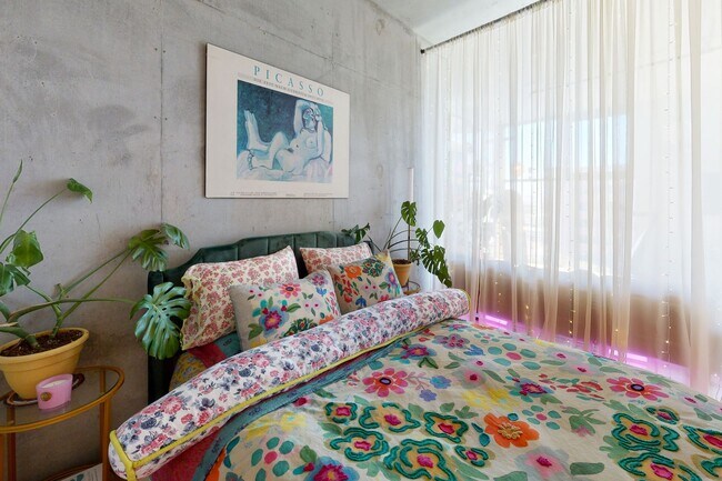 Building Photo - Arts District- Downtown Las Vegas~Luxury furnished condo now available!