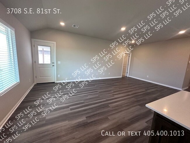 Building Photo - 3708 SE 81st St