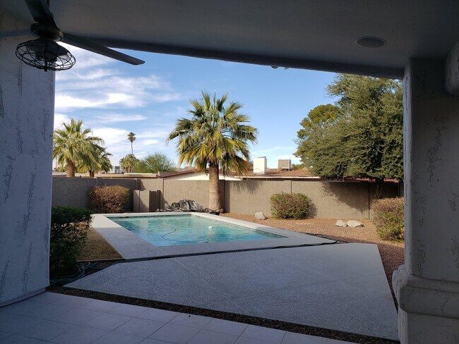 Building Photo - 3224 E Desert Cove Ave