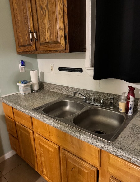 Building Photo - 3031 Mistletoe St