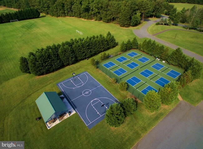 Building Photo - 10714 Kirkland Dr