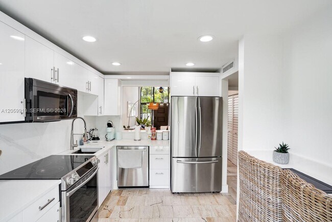 Building Photo - 9280 Biscayne Blvd
