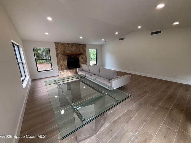 Building Photo - 6335 S Tropical Trail