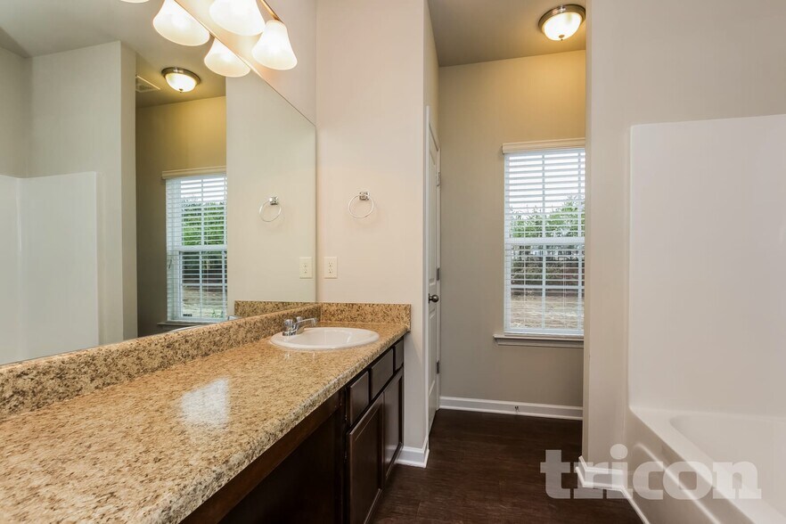 Building Photo - 55 Thorndale Ct