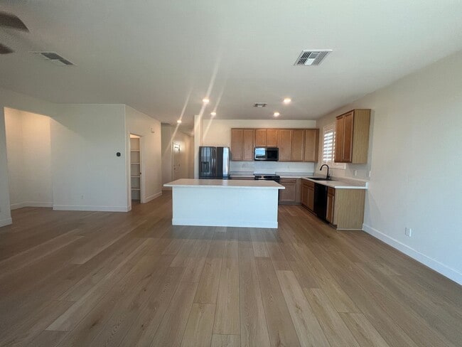 Building Photo - Updated 3 Bed/2 Bath in Excellent Glendale...